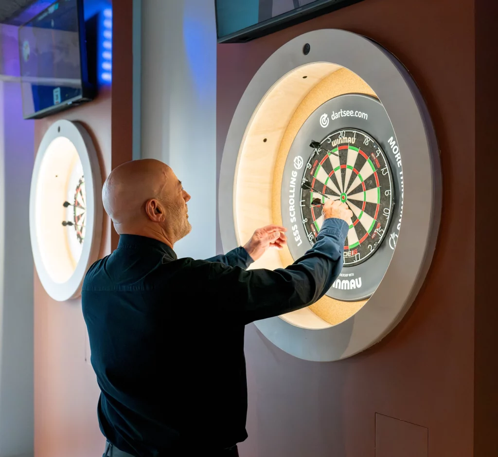 joueurs de fléchettes connectées paris 17